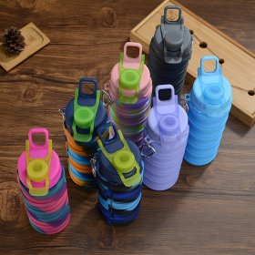 Collapsible Water Bottles 16 oz Portable Foldable Water Bottles Silicone Leak Proof Travel Water Bottle Reusable Sports Water Bottle with Metal Clip for Camping Hiking Travel (Colorful)